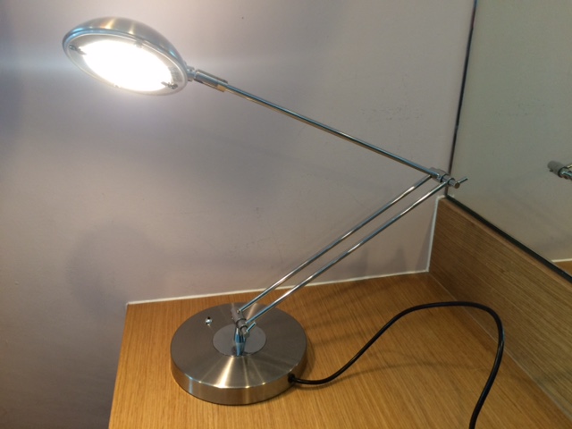 Used Hotel Desktop Lamps QTY: 60